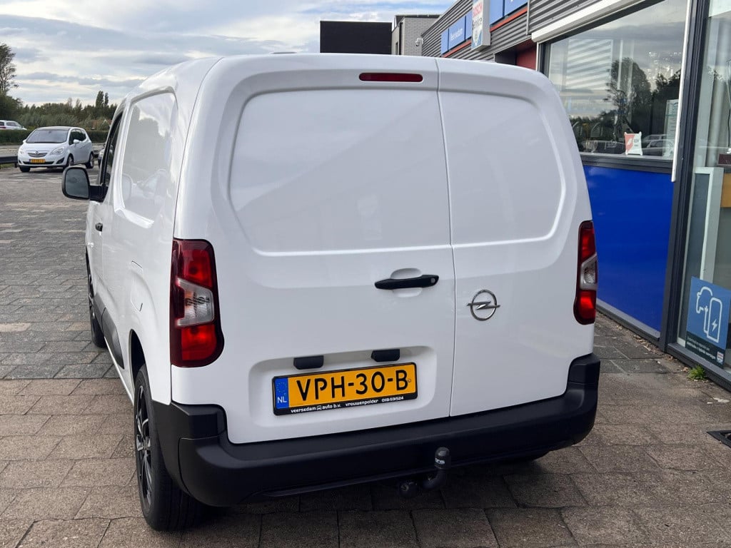 Opel Combo 1.5d l1h1 edition, trekhaak enz...