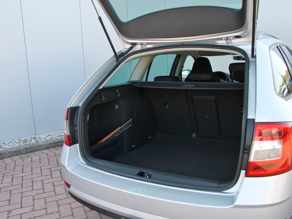 Skoda Octavia combi 1.0 tsi 116pk dsg style sport | kuipstoelen