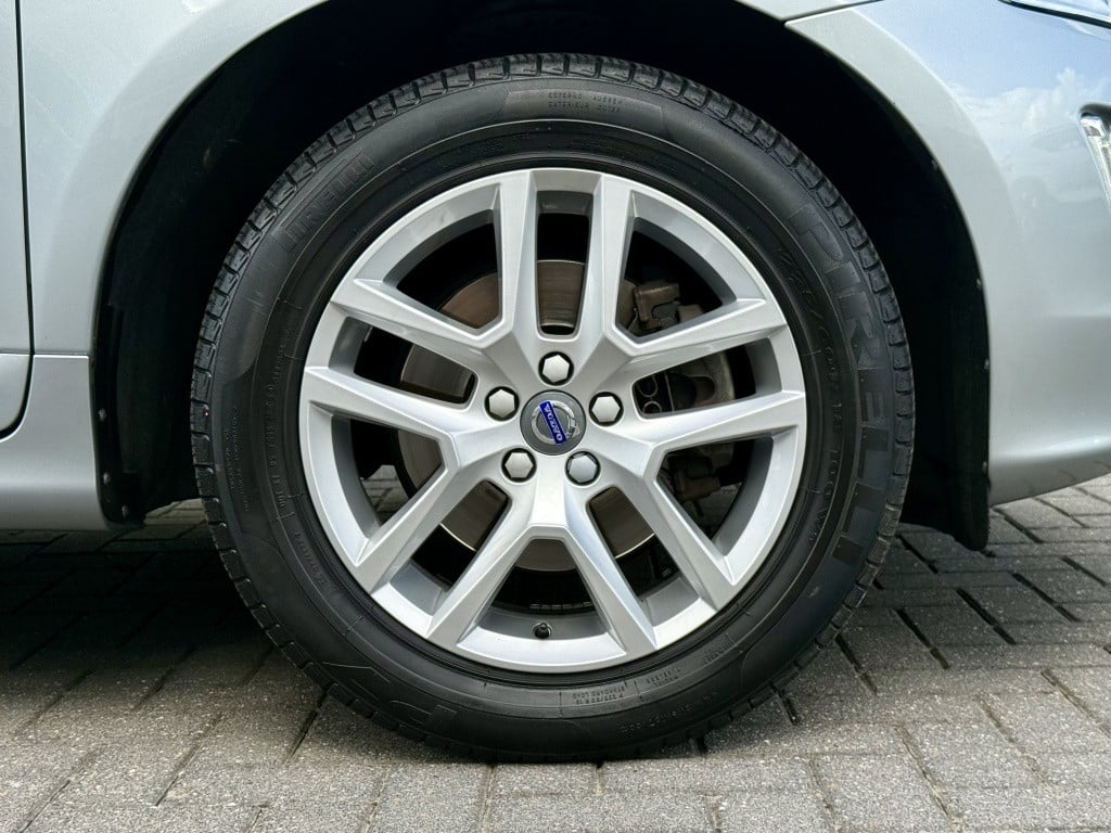 Volvo XC60 t5 245pk aut6 polar+ luxury| panodak| trekhaak| standkachel| ca