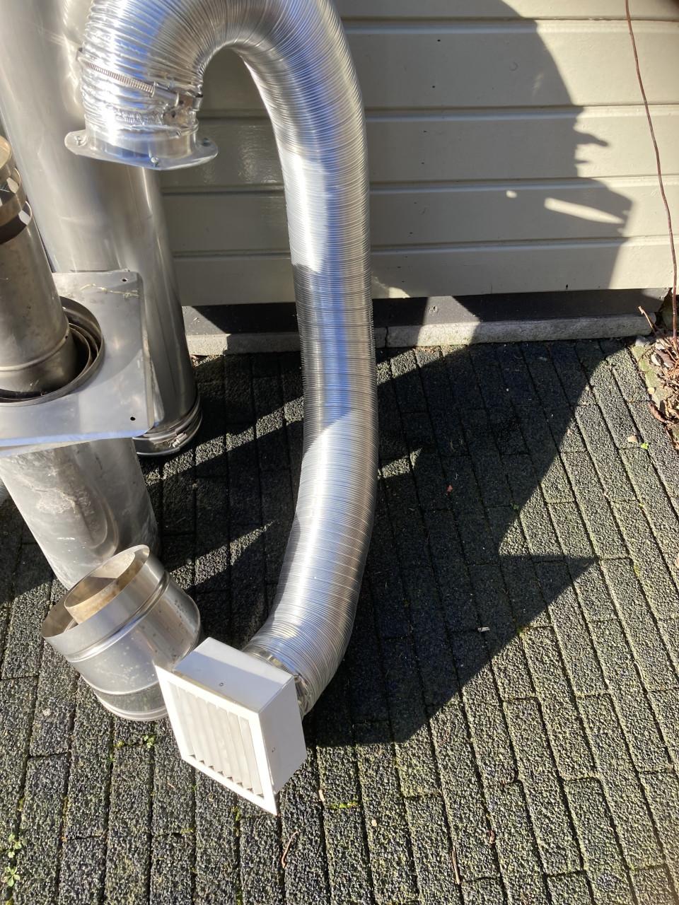 Compleet met dubbele/concentrische rvs afvoerkanalen, diameter 100/150mm