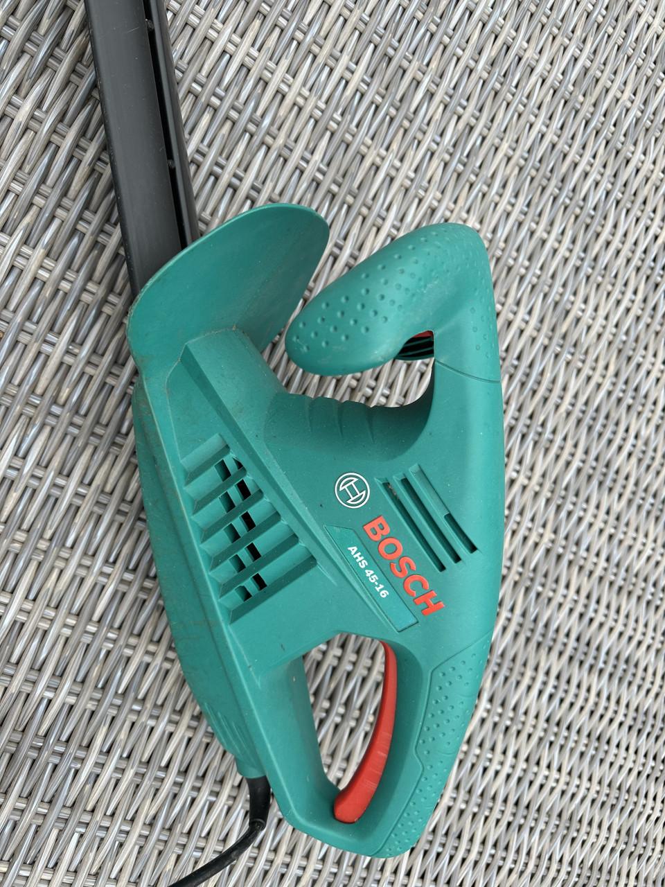 Elektrische heggenschaar is de Bosch AHS 45-16