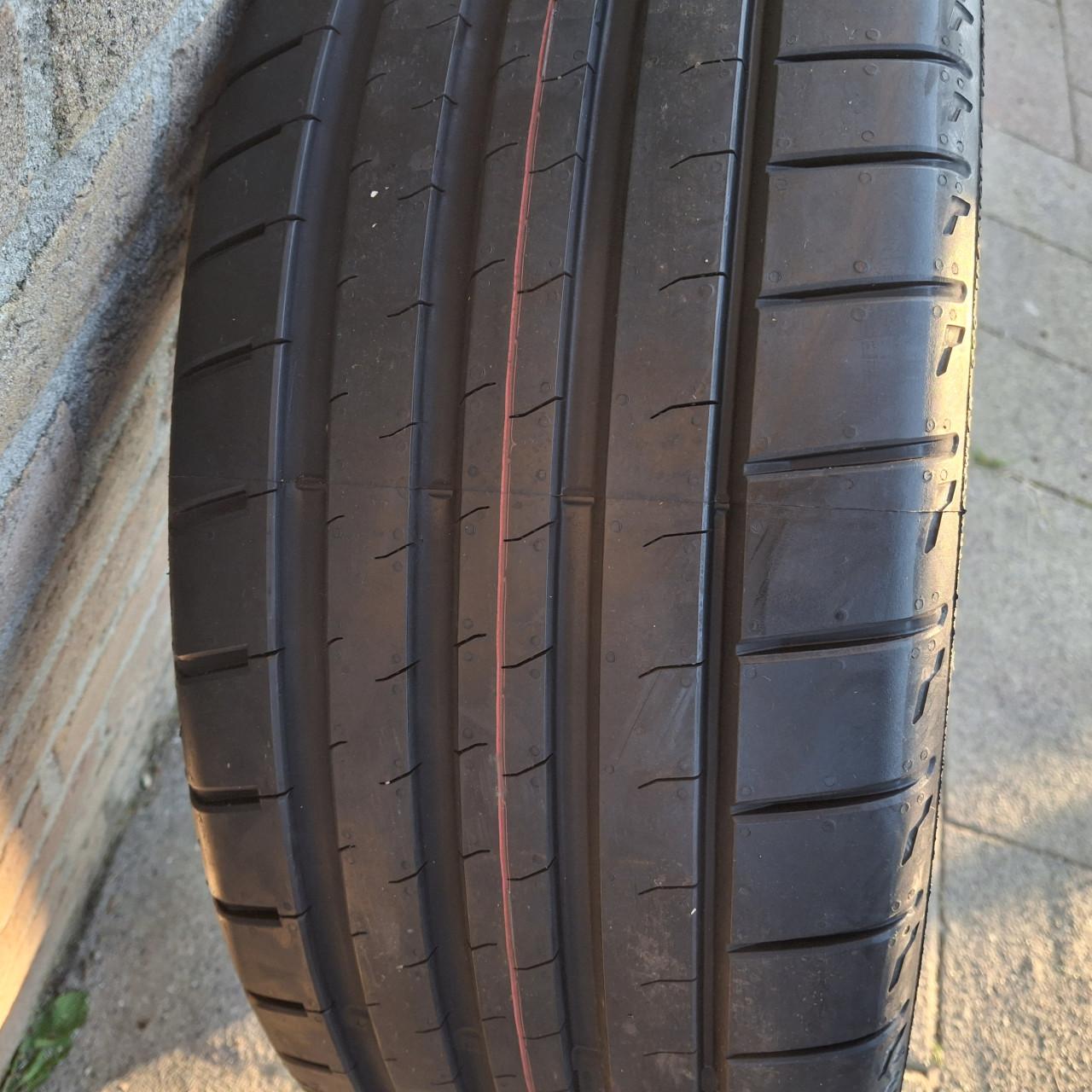 2x Bridgestone Potenza zomerbanden, nieuw
