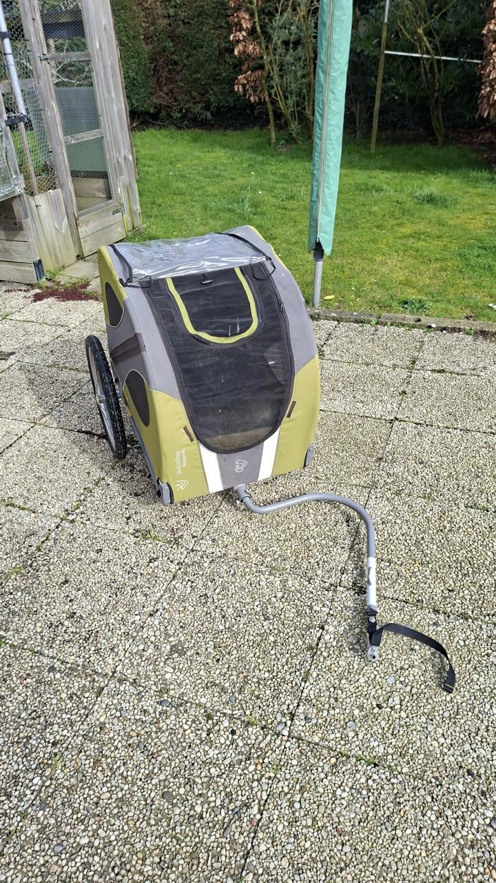 Gebruikte maar goede honden fietskar te koop .incl trekhaak