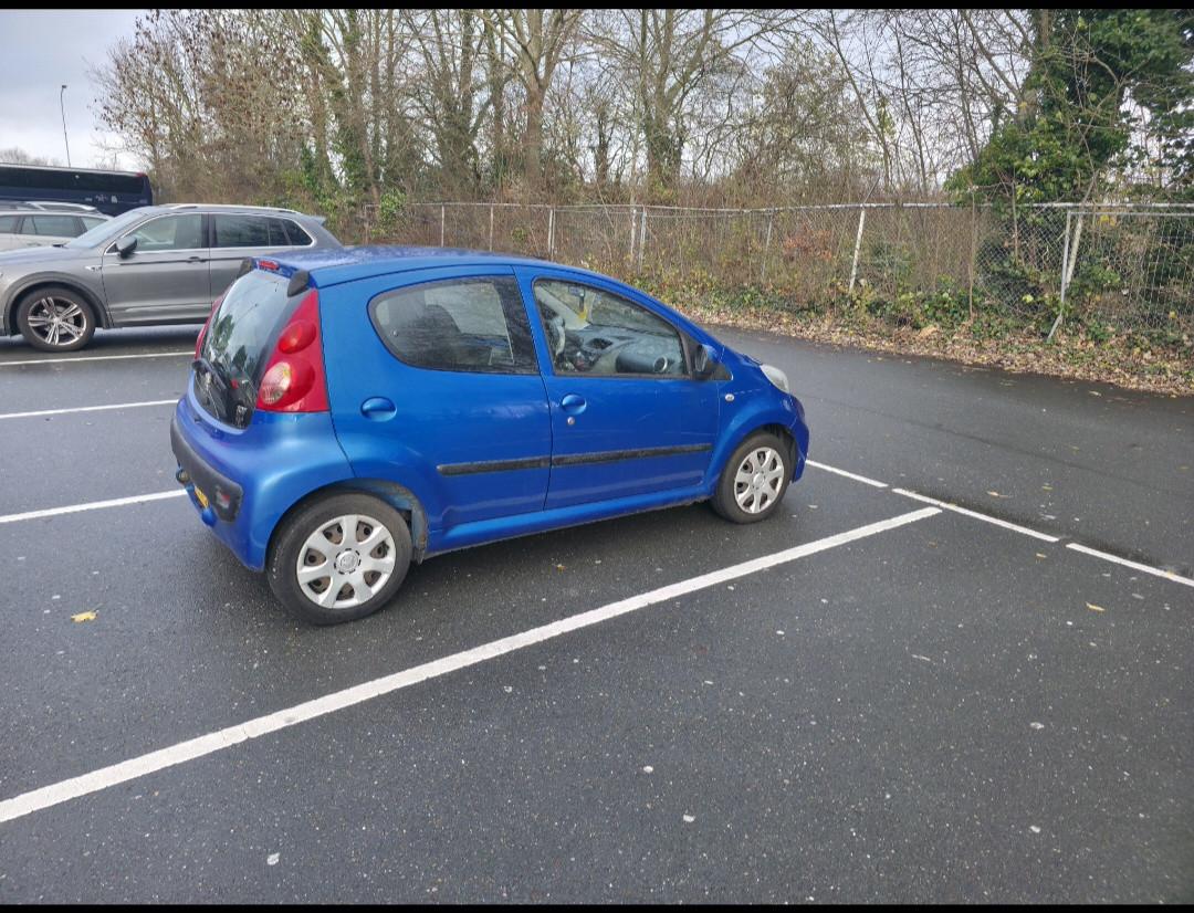 Peugeot 107 5deurs 2009 airco toerenteller