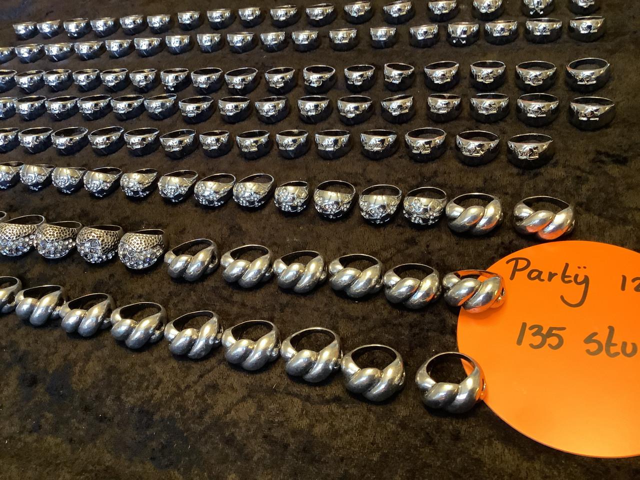 Aanbieding mooie partij ringen. ( partij 124)