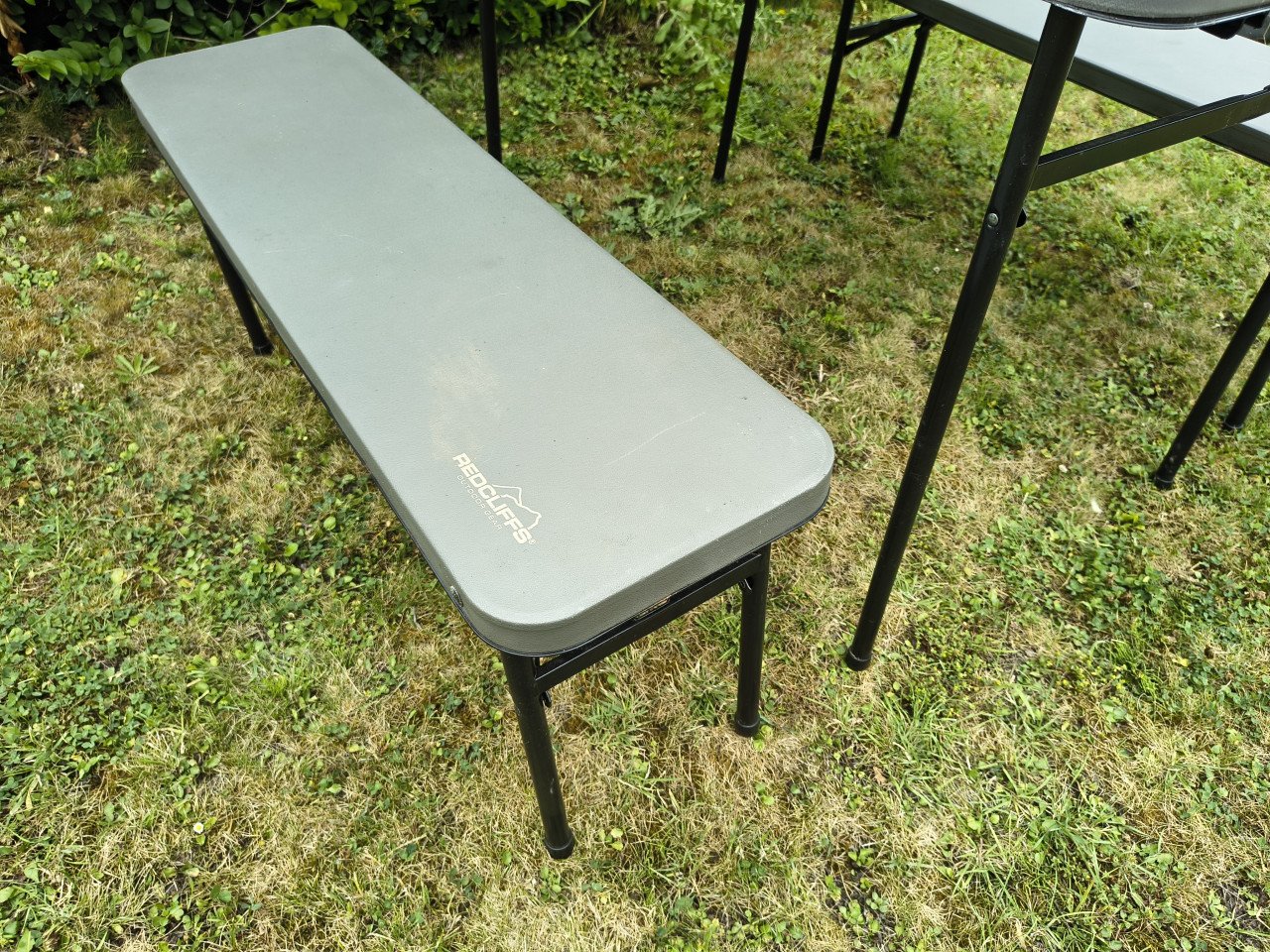 Handige camping tafel en banken picknickbank inklapbaar. Set