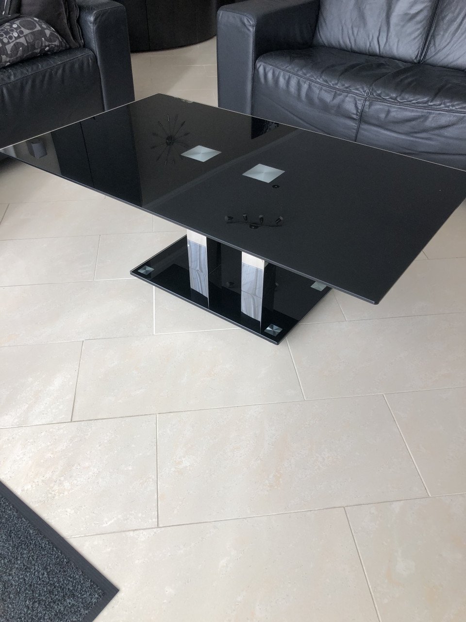 Gratis Eettafel en salontafel