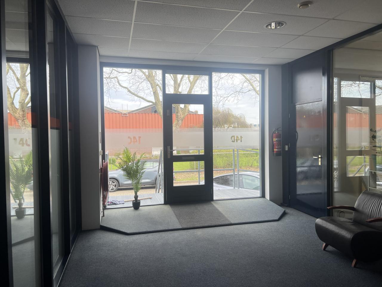 TE HUUR 13m2 kantoor/bedrijfsruimte