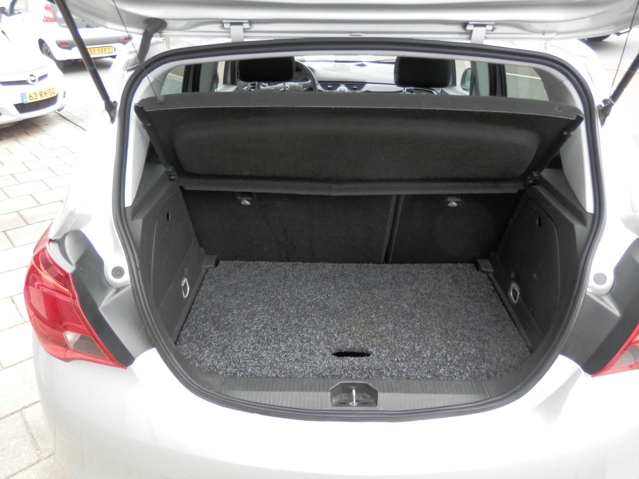 Auto Garant Biedt Aan: Opel Corsa 1.4 Cosmo