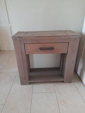 Sidetable 84 x 36 x 78H (in goede staat )