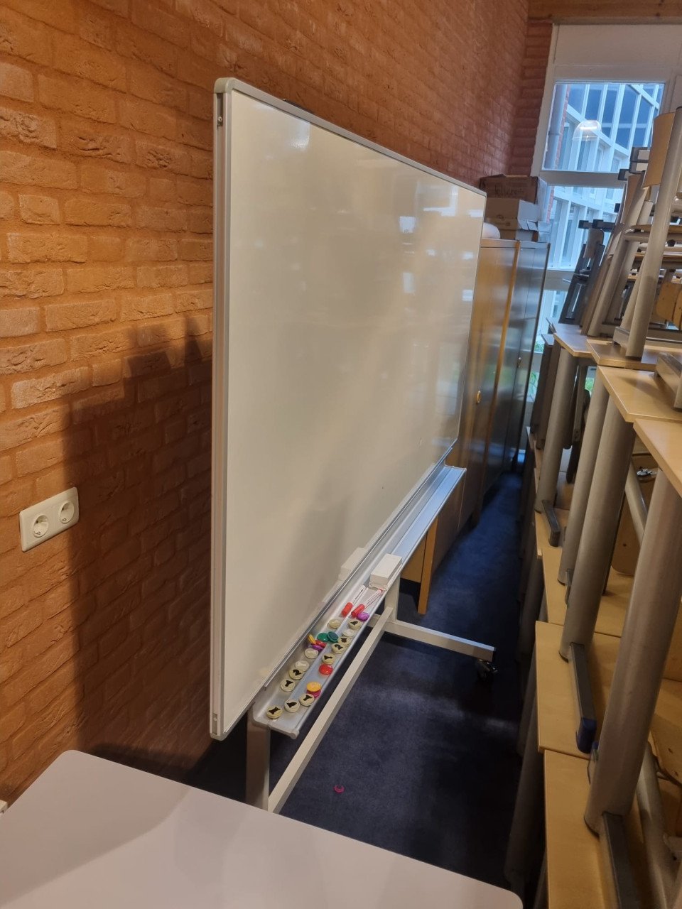 Diverse tafels en stoelen (school)