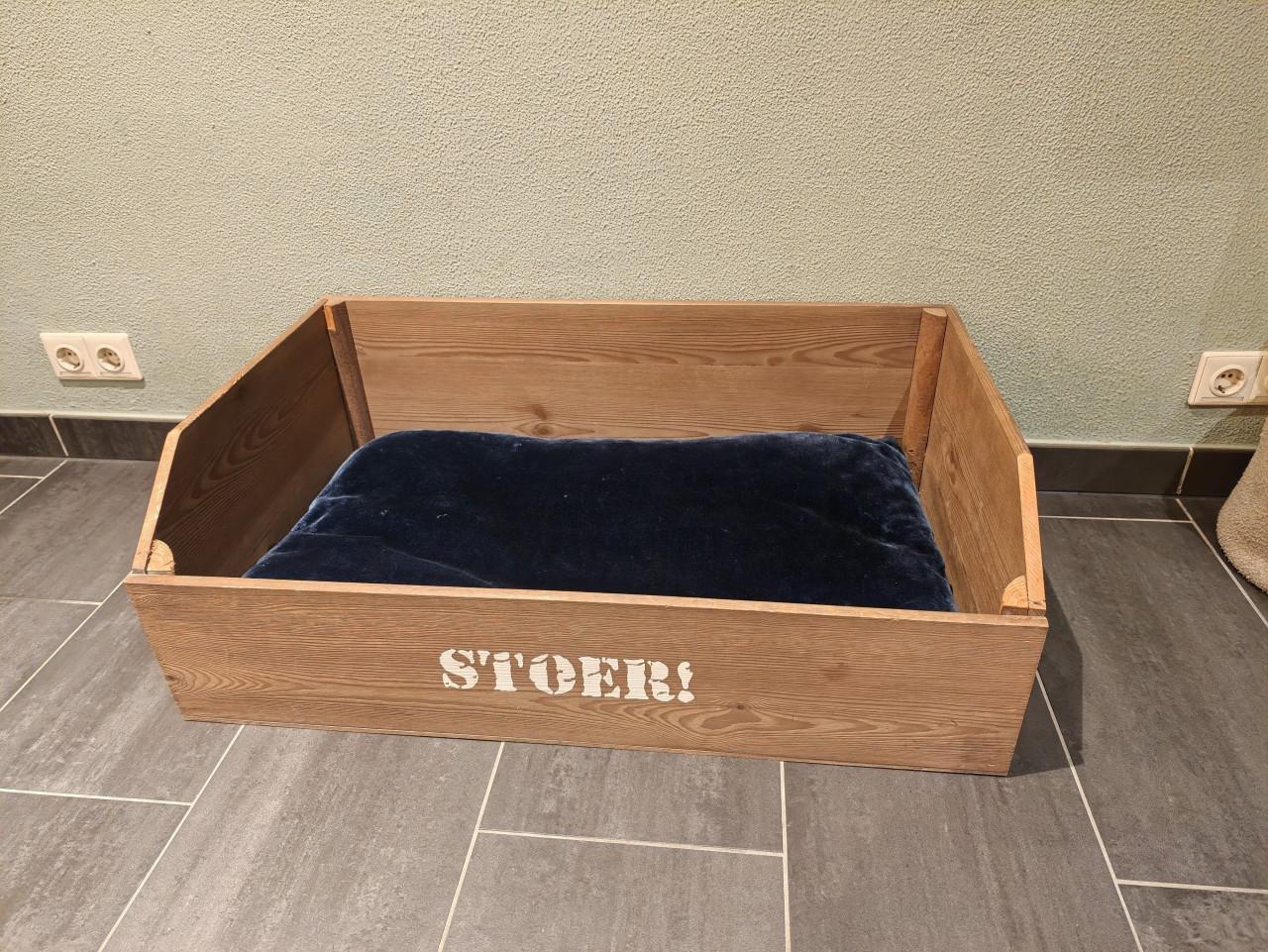 Stoer! hondenmand met nieuw kussen.