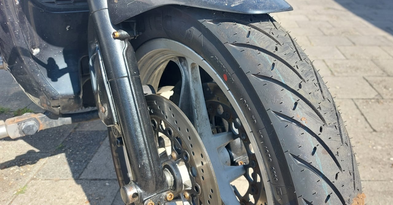 BMW K1100LT zijspan   1993 -  nieuwe banden – project!