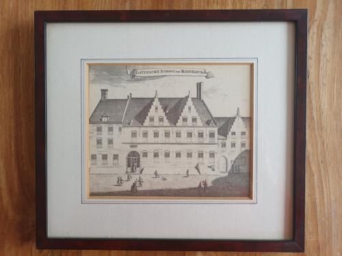 Gravure in lijst van Latinsche School te Middelburg uit 1696
