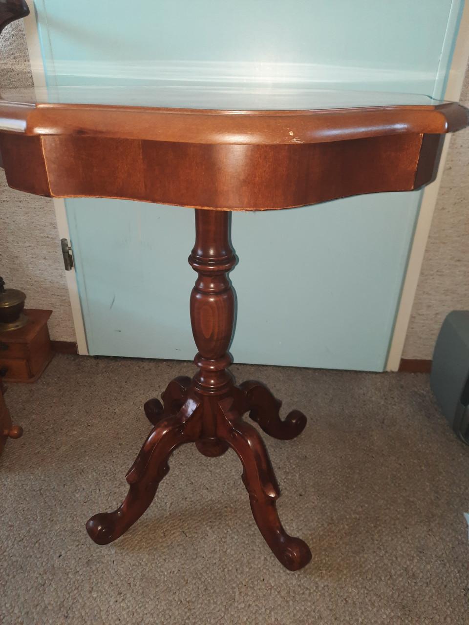 Houten bijzettafel