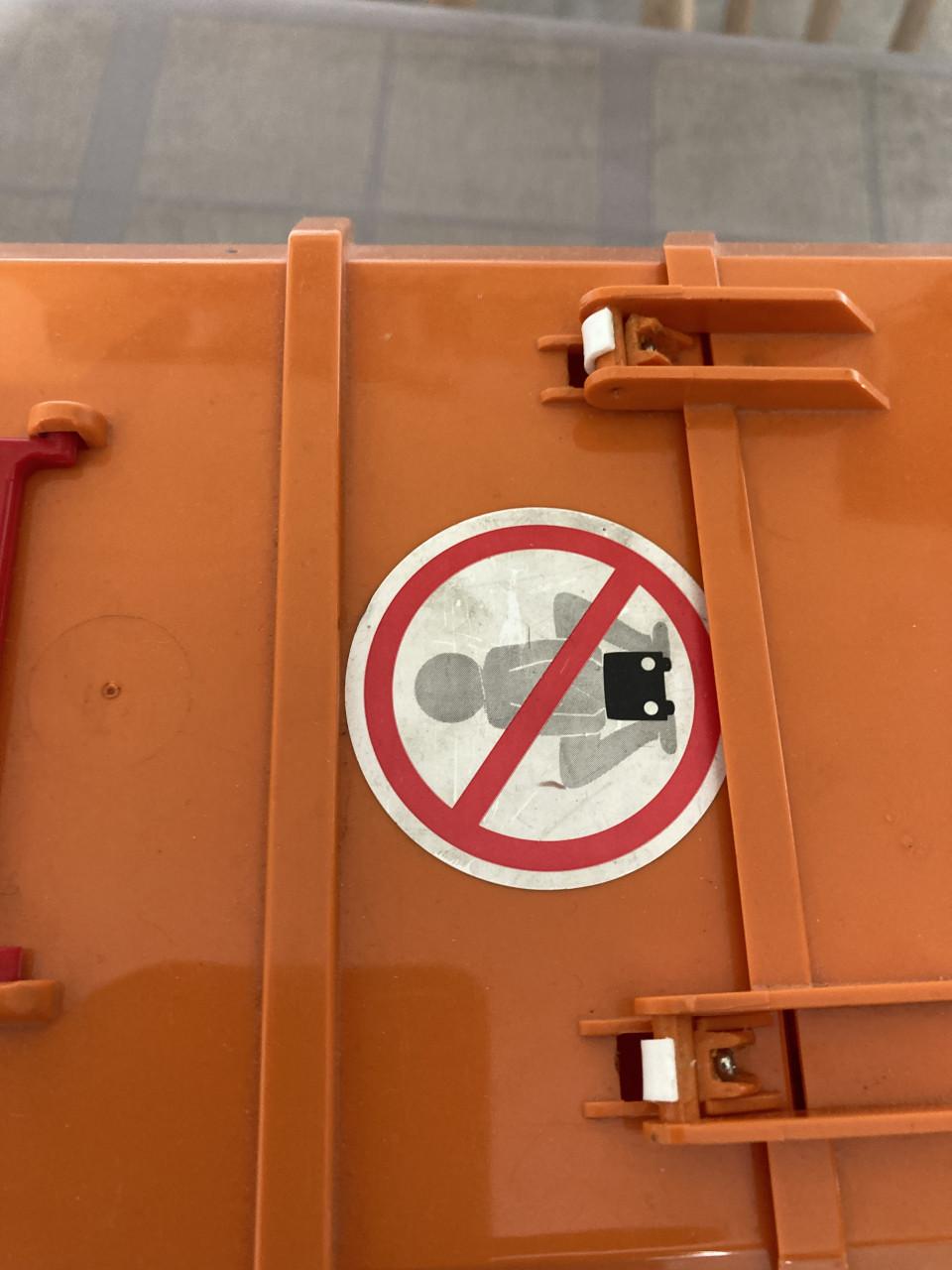 Bruder vuilnisauto compleet met 2 kliko' s voor de jonge werkmannen