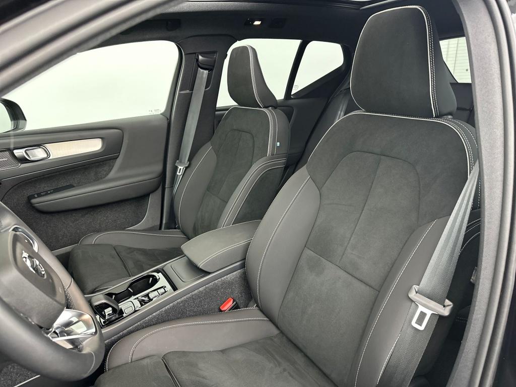 Volvo XC40 b4 197pk plus dark| camera| trekhaak| adap.cruise| h&k audio| pa