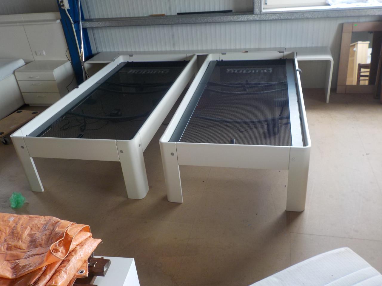 2 auping ledikanten met Elektrische AUPING spiralen 90 x 200 cm met ombouw