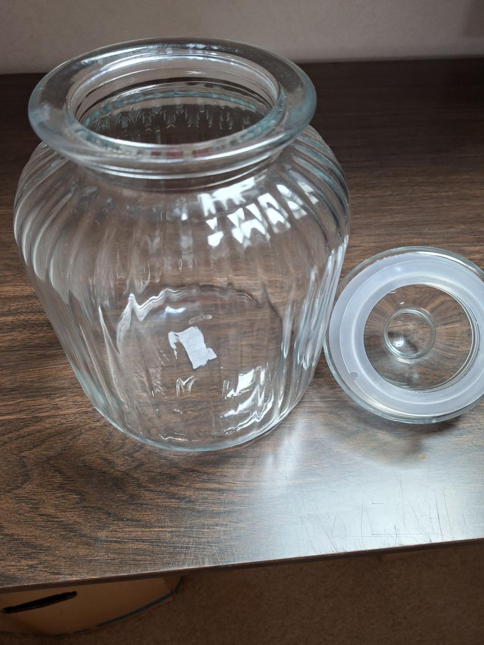 2 nieuwe glazen flessen stopfles en hoge fles