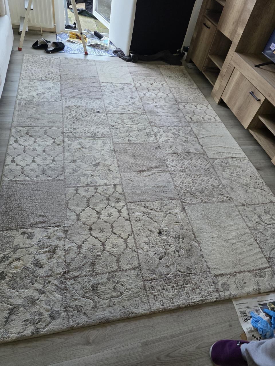 Tapijt 200X290 cm-gebruikt- schoon, beshadigt door vuur koolstentjes