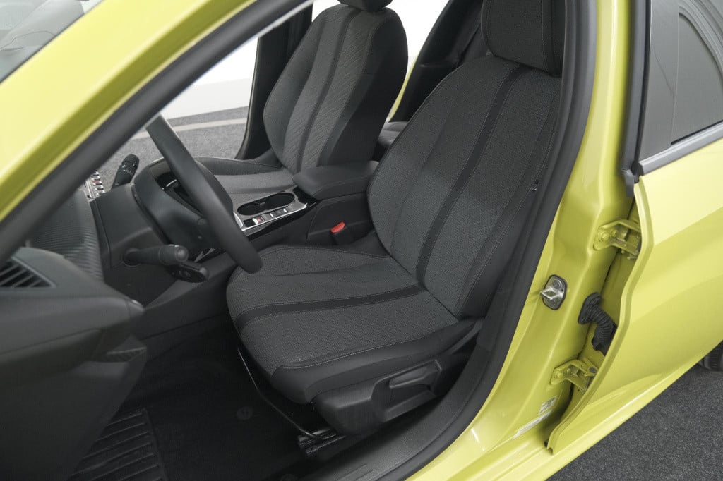 Peugeot 208 puretech 100 allure | parkeersensoren | apple carplay | climate
