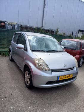 Daihatsu Sirion 1.0-2005- 5deurs-stuurbekr-el.ramen-L.M. velg-nw.apk-1400,=