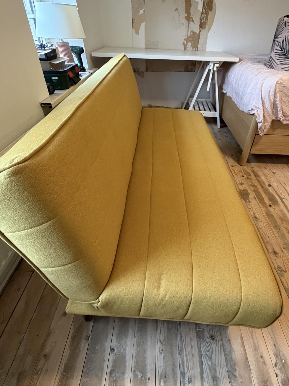 Slaapbank mosterdgeel