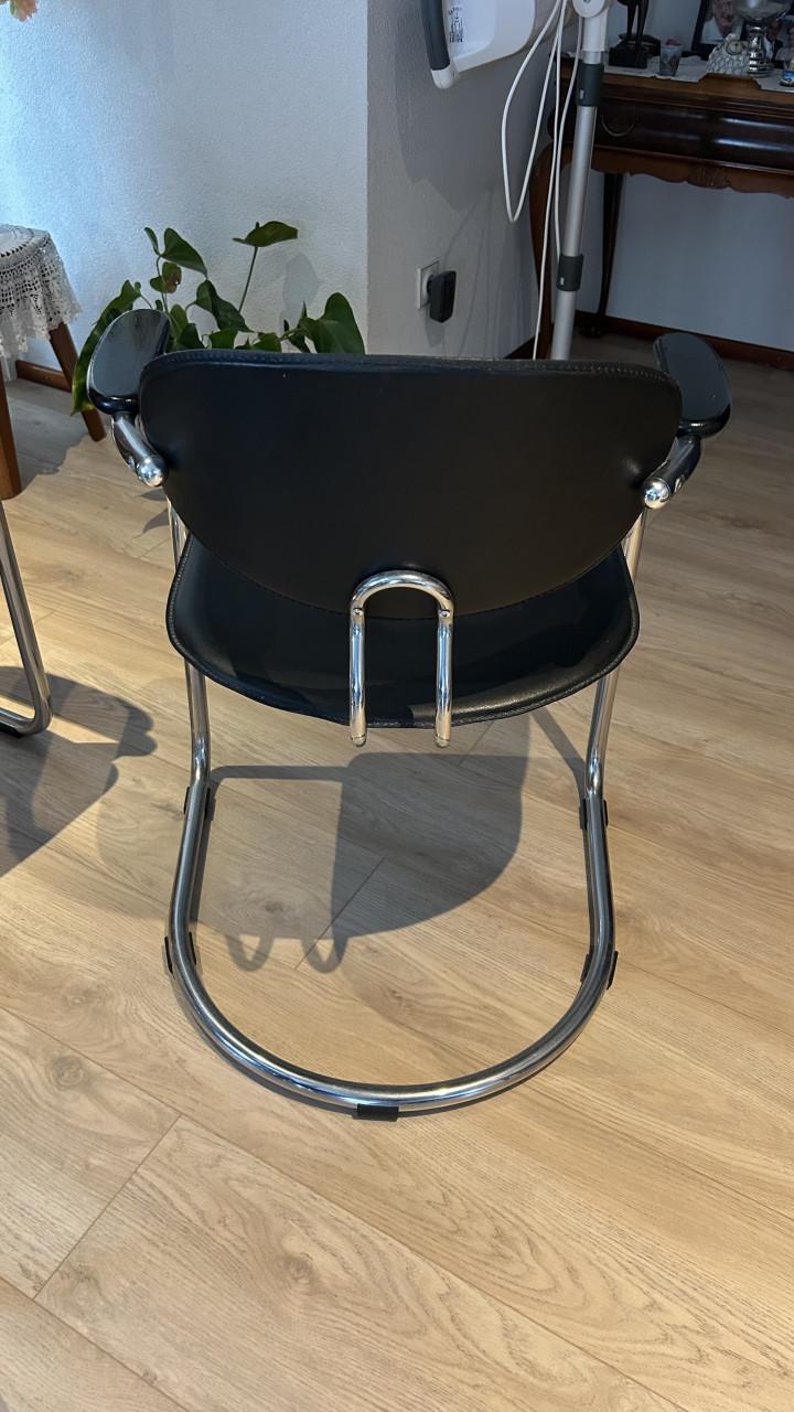 4 eetkamerstoelen, zwart leer met verchroomd frame