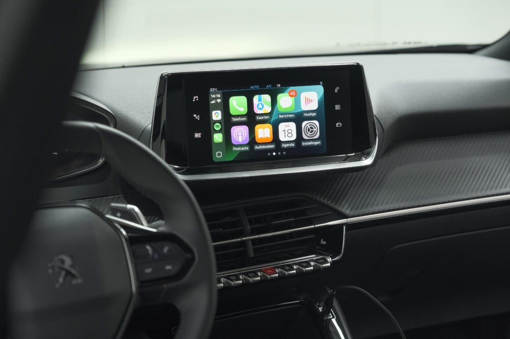 Peugeot 2008 puretech 130 eat8 active pack | parkeersensoren | apple carpla