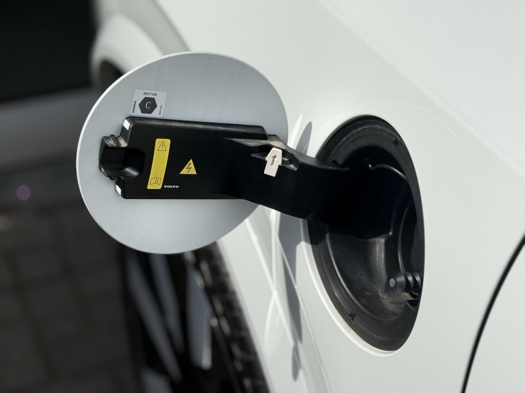 Volvo XC90 t8 455pk recharge ultra dark| full options ! luchtvering b&w sou