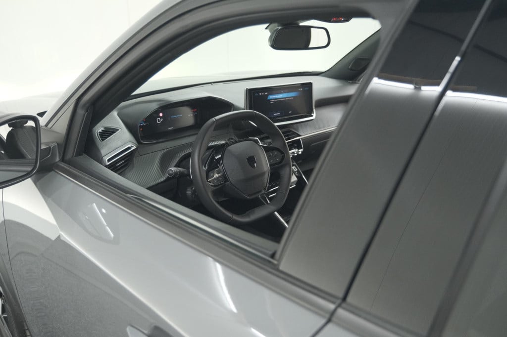 Peugeot 2008 puretech 130 eat8 allure | 360 camera | adaptieve cruise contr