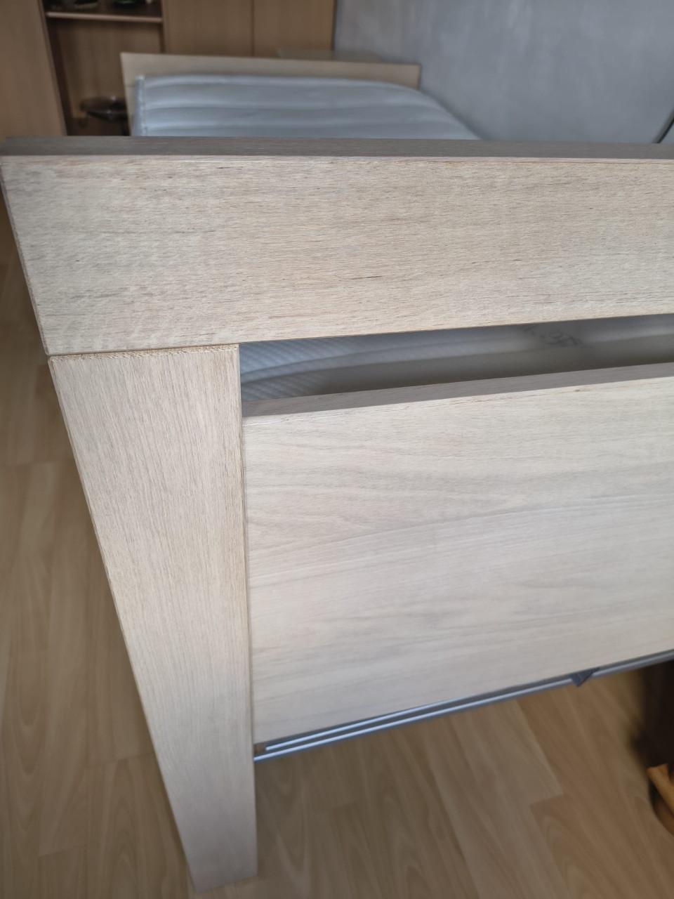 1 persoons bed (200x90cm) met elektrisch verstelbare bedbodem