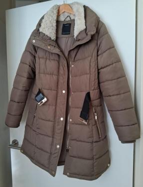 2  MOOIE NETTE WINTERJASSEN>  SAMEN  10 EURO.   MT  40