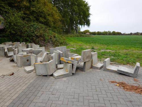 Partij betonnen keerwand te koop