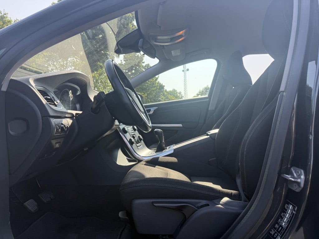 Volvo V60 2.0 d3 summum pdc stoelverwarming