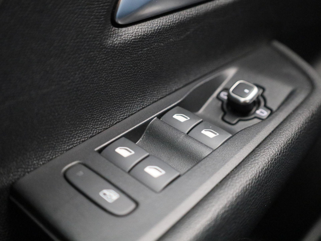 Opel Astra 1.2 edition | navigatie | climate control | parkeersensoren | le