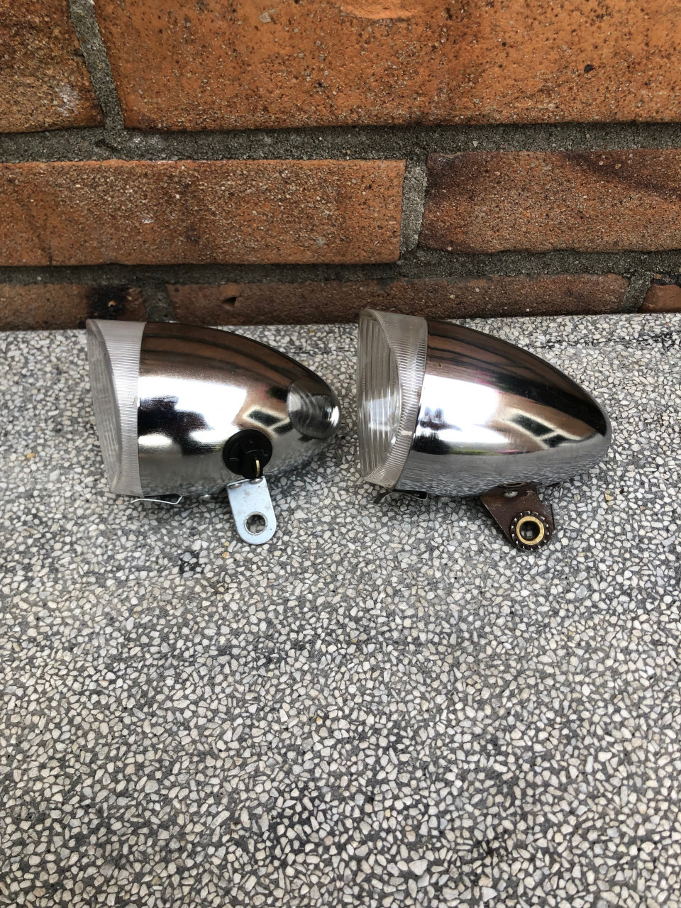 2 vintage koplampen.