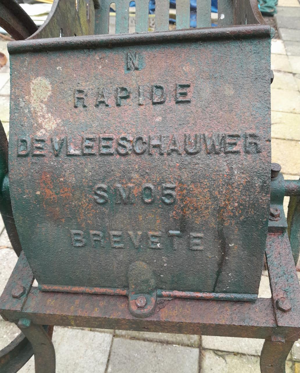 Ouderwetse bietenmolen van de Vleesschouwer