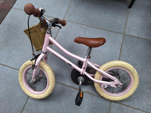 Loopfiets Pelikaan met ombouwset trappers en zijwieltjes