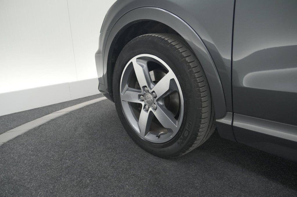 Audi Q3 1.4 tfsi cod sport s line edition | parkeersensoren | navigatie | c