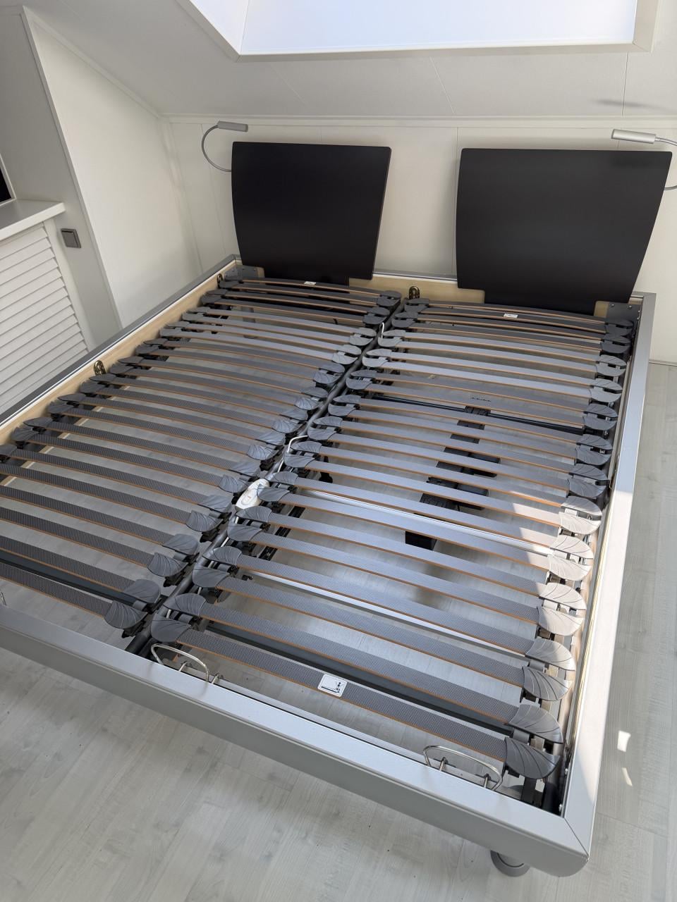 Luxe 2-persoonsbed 180x200 – incl. matrassen & verlichting