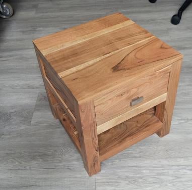 Teak houten kastje ladekastje nachtkastje bijzettafeltje