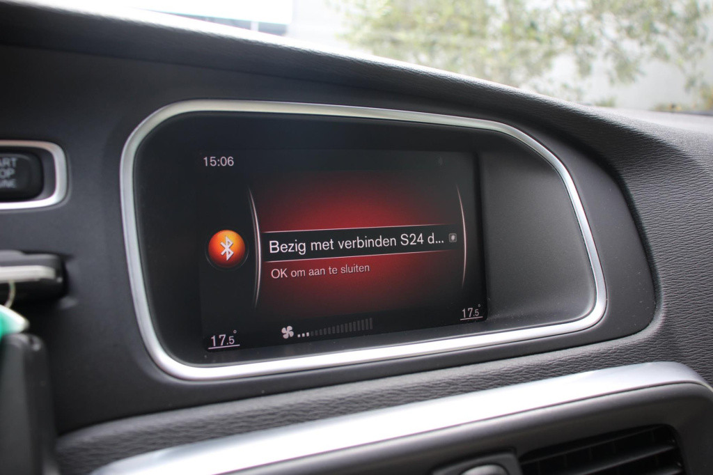 Volvo V40 2.0 t2 inscription - 122pk - leder - 17inch - navi - full led - c