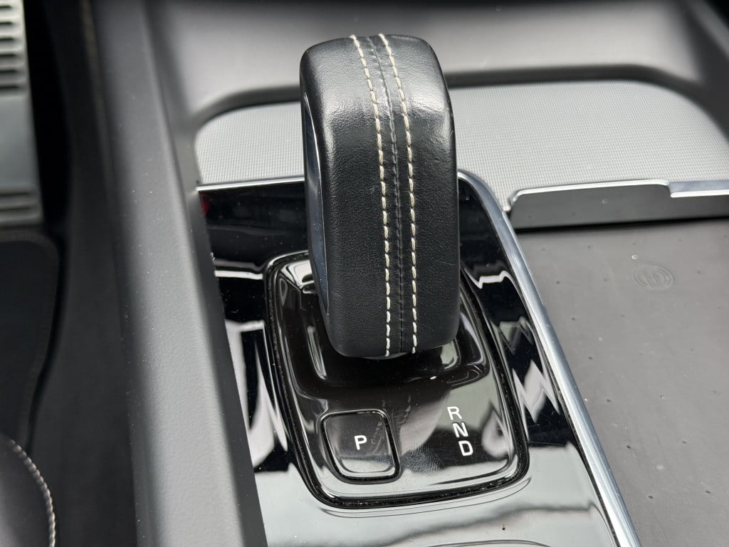 Volvo XC60 t6 340pk recharge r-design| panodak| adap.cruise| 360camera| tre