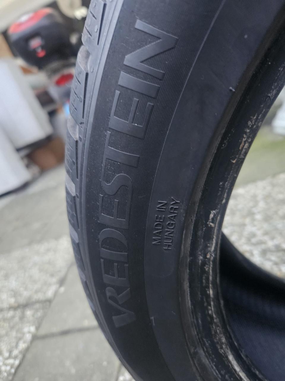 Vredestein All-Season banden 235-45-17