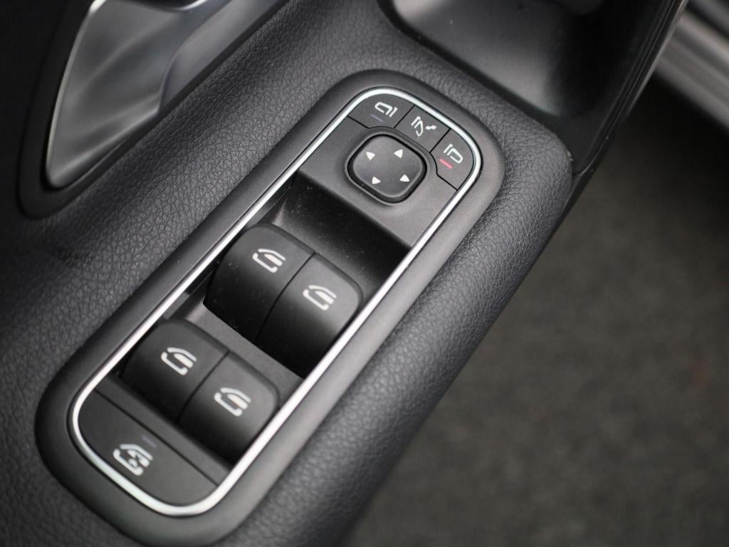 Mercedes-Benz A-Klasse 180 business solution | automaat | navigatie | achte