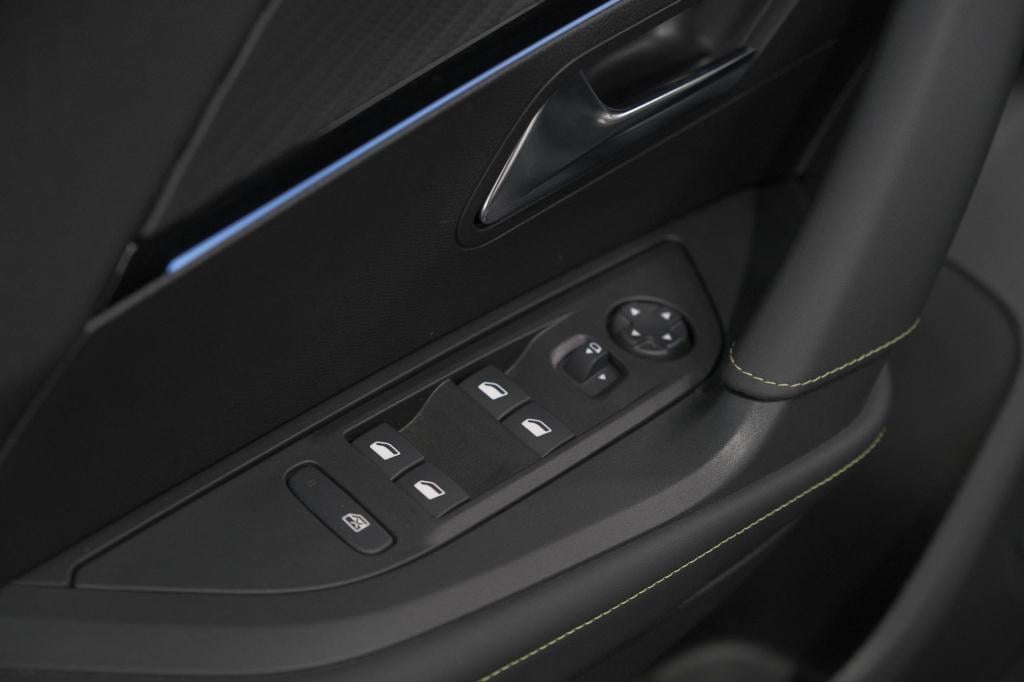 Peugeot 2008 1.2 hybrid 136 gt | 360 camera | adaptieve cruise control | na