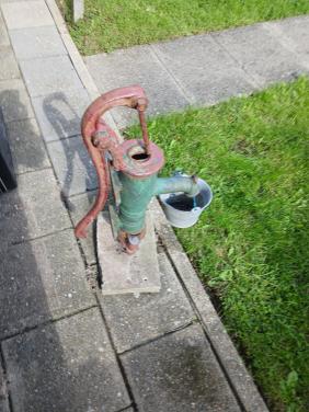 Gietyzeren water pomp