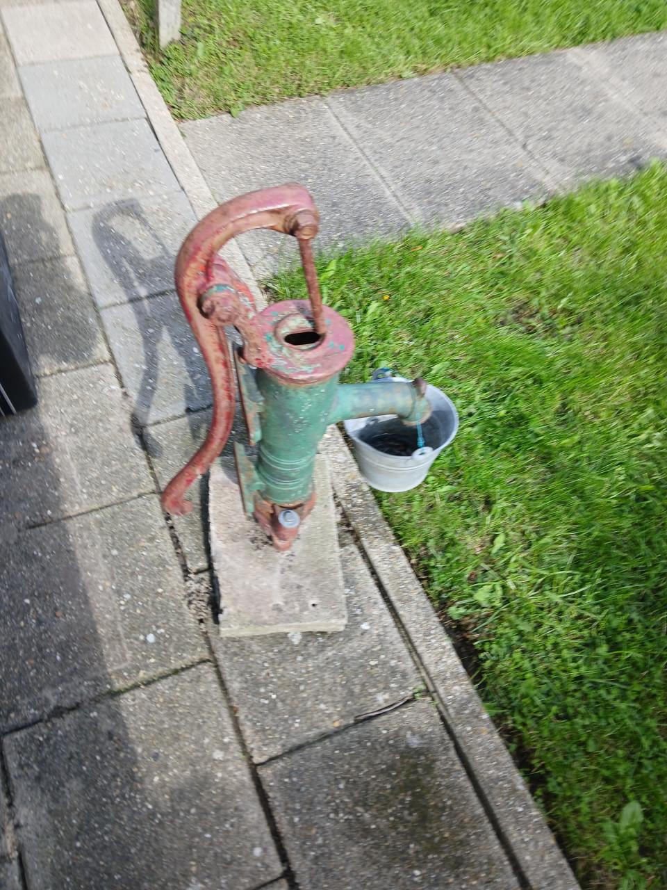 Gietyzeren water pomp