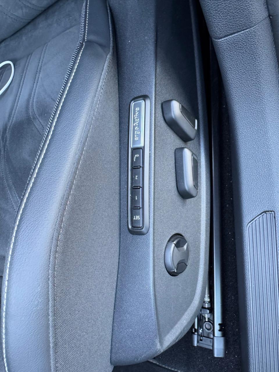 Volkswagen Golf 1.5 ehybrid 50 edition automaat , elektrische voorstoelen, 